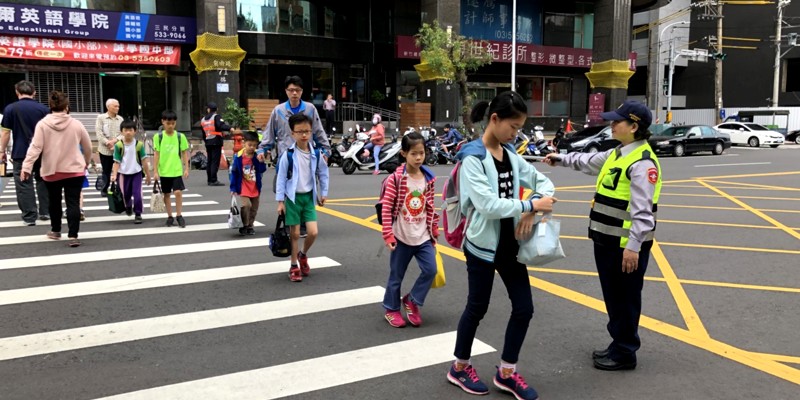 108年三民國小感謝民防中隊義工一年來的辛勞付出