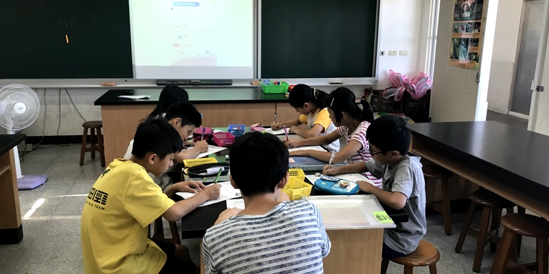 107學年度第一學期高年級英語補救教學班圓滿結業囉!