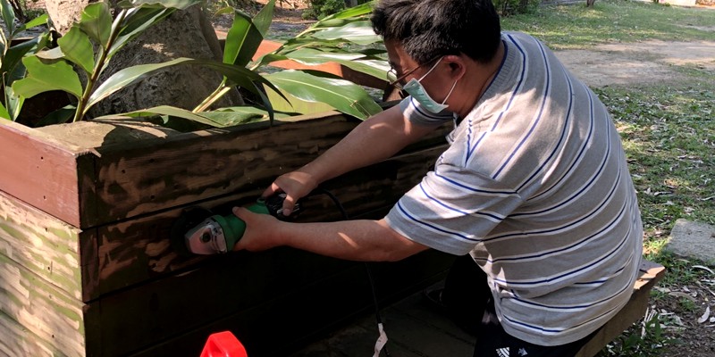 科園國小~煥然一新的校園木椅