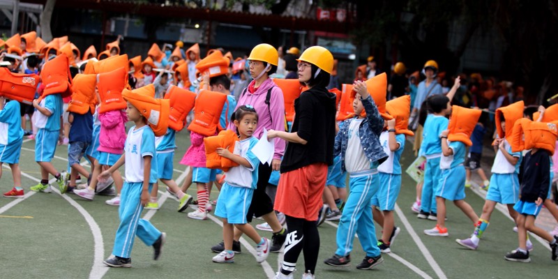 民富國小辦理108年國家防災日地震避難掩護演練-正式演練01