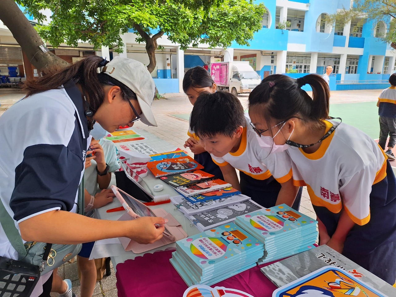 🎊南寮國小106週年校慶運動會-口腔衛生保健宣導活動照片