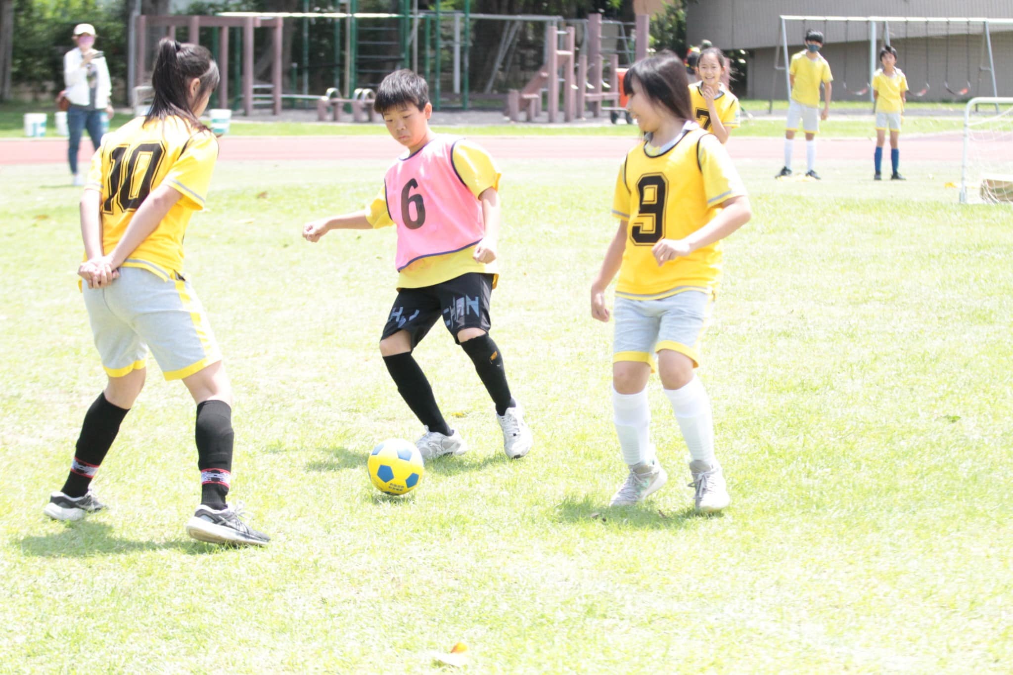 民富國小六年七、十三班參加國小學生普及化運動樂樂足球新竹市複賽活動照片