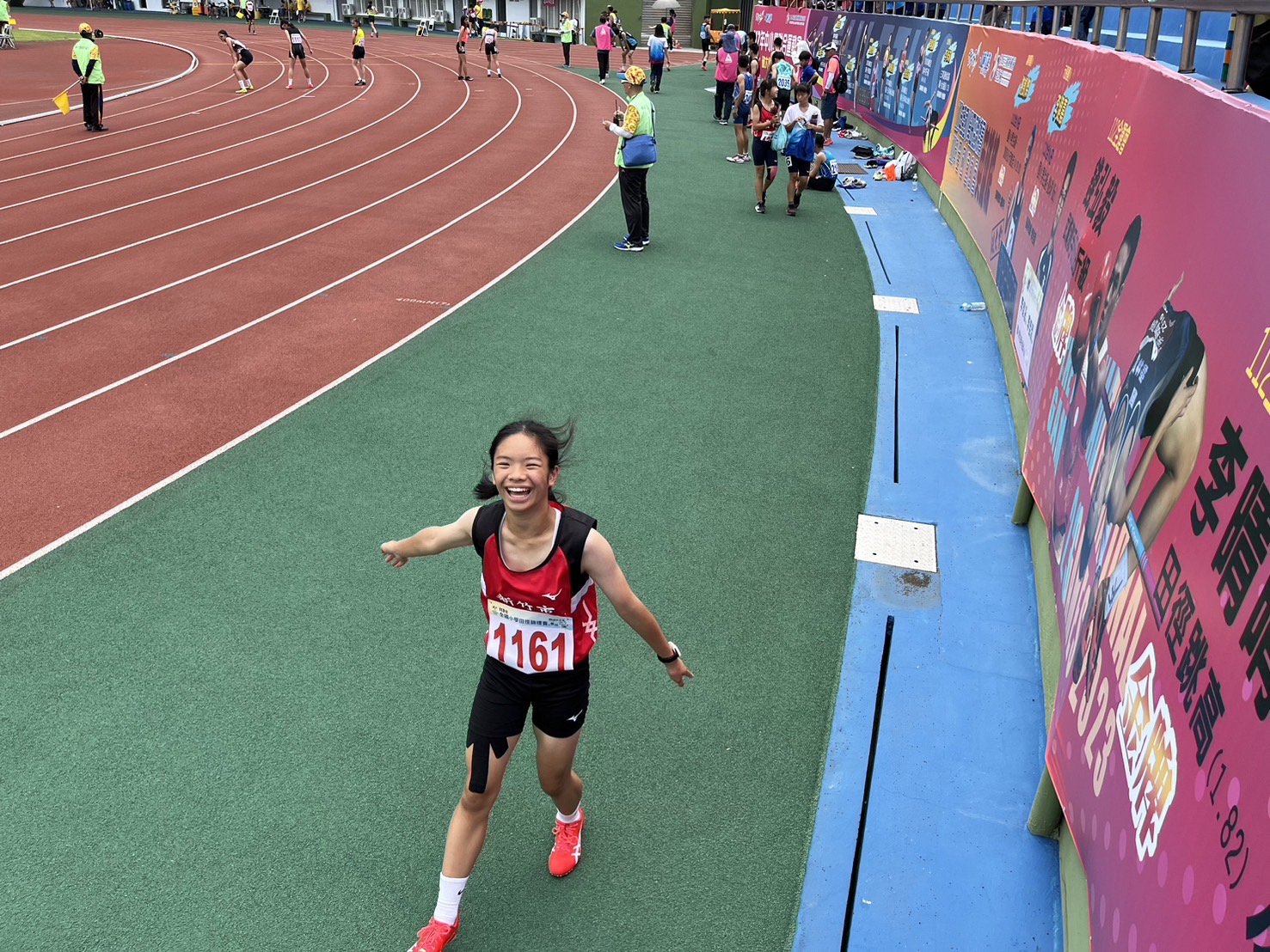 1130515本校蔡語桐選手代表新竹市參與全小運女子400接初賽第八名，晉級決賽活動照片