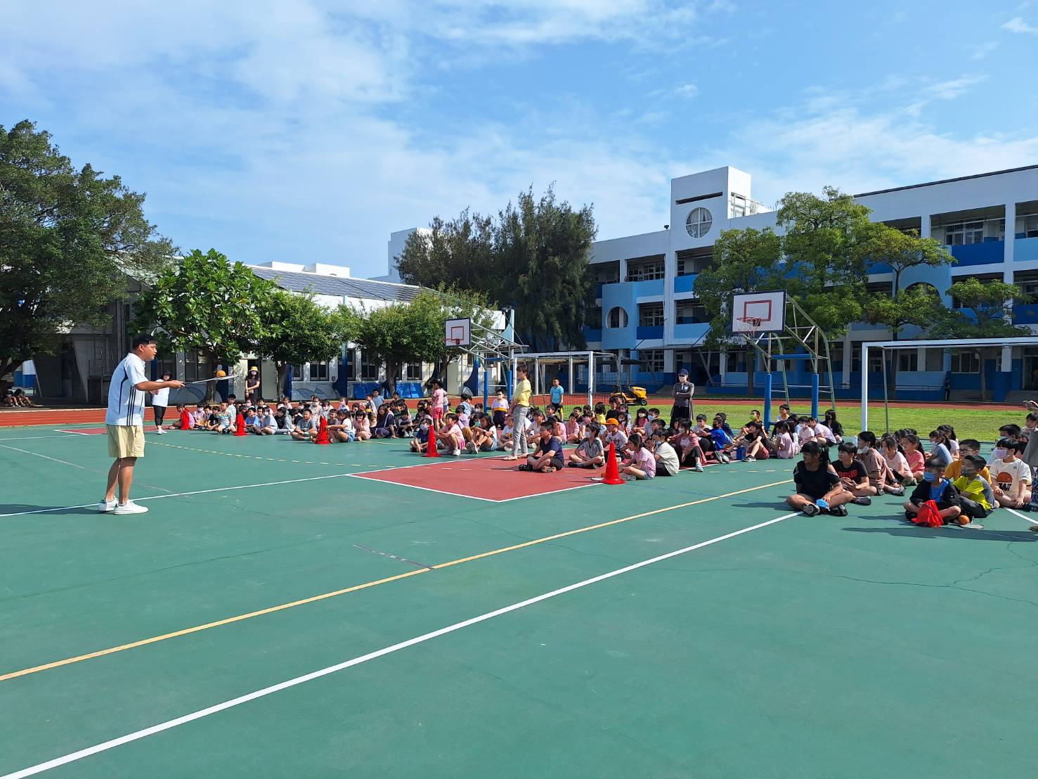 南寮國小106週年校慶運動會#三年級趣味競賽練習賽-#羽棒相爭活動照片