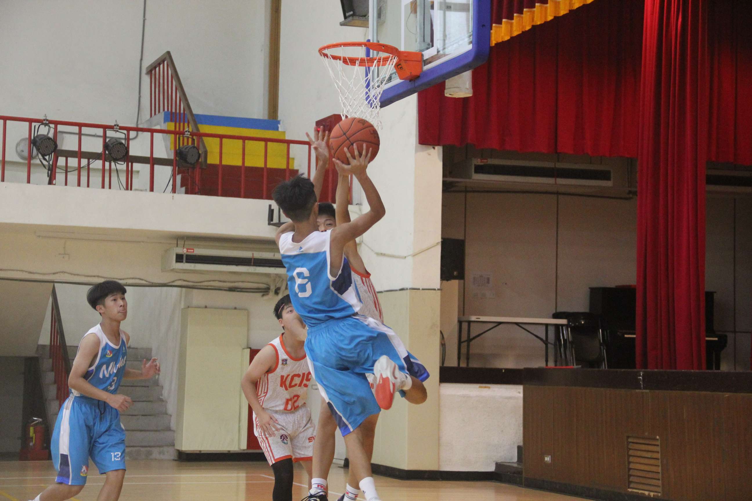 內湖國中男子籃球隊出征新竹市中學籃球錦標賽活動照片