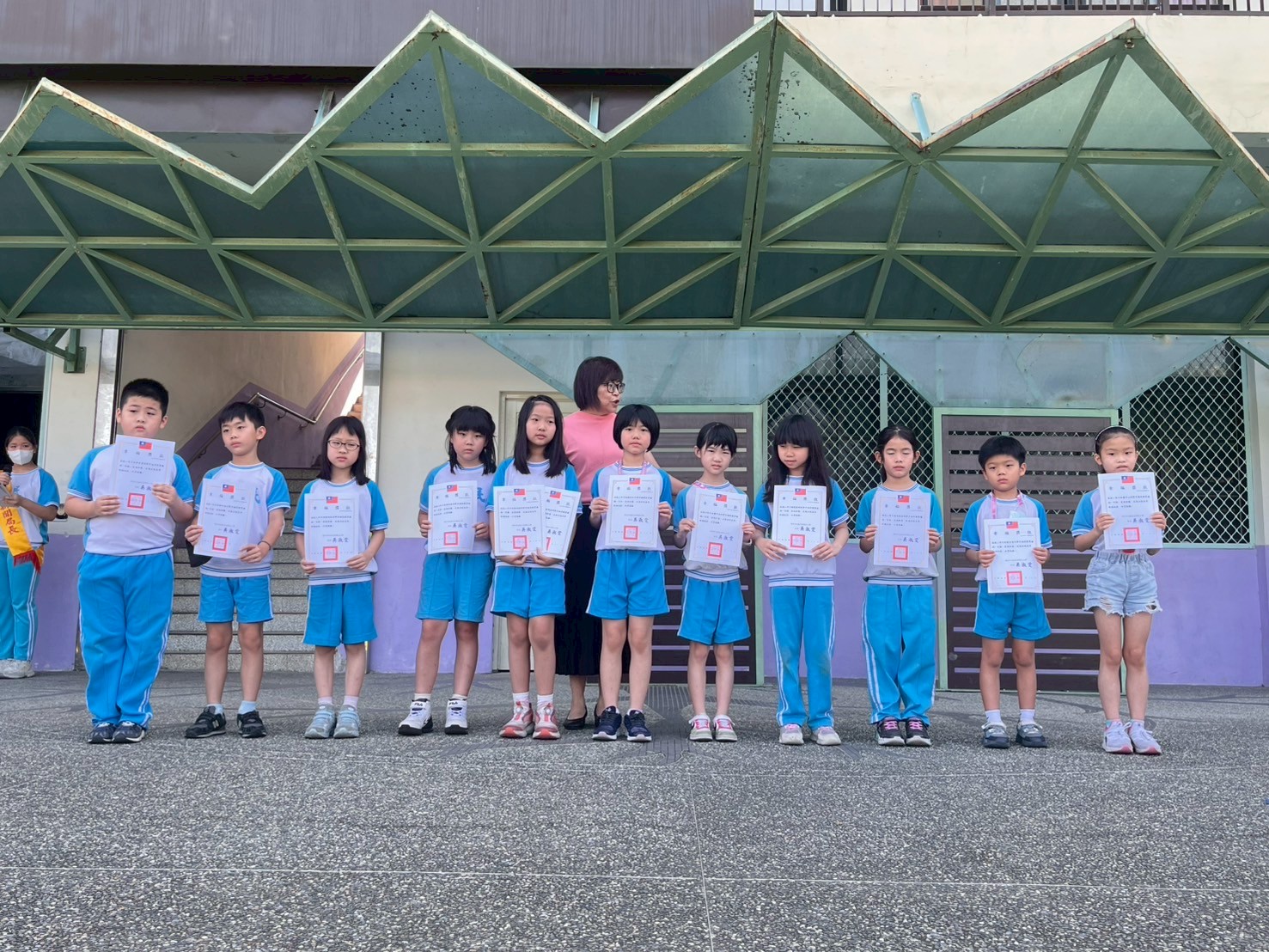 民富國小113學年度下學期幸福存摺百點表揚~二年級6.7.8.9班活動照片