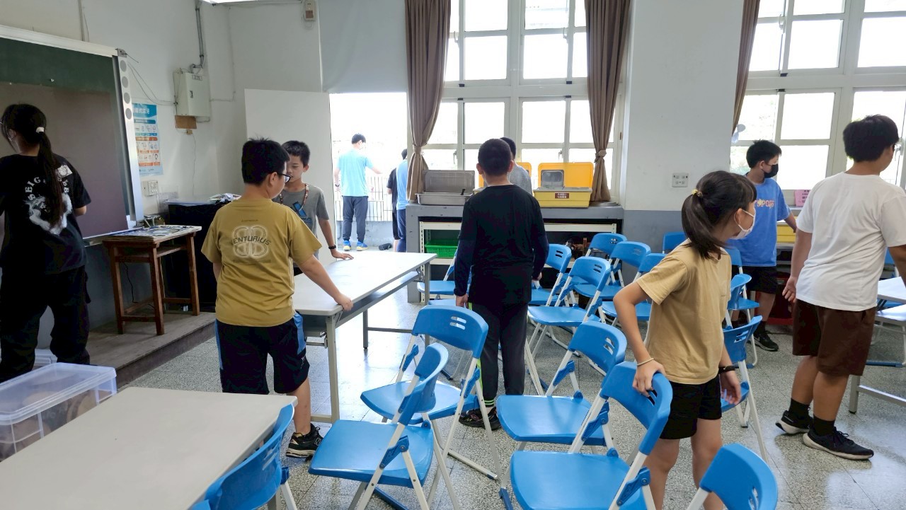 內湖國小畢業生美展-撤展活動照片
