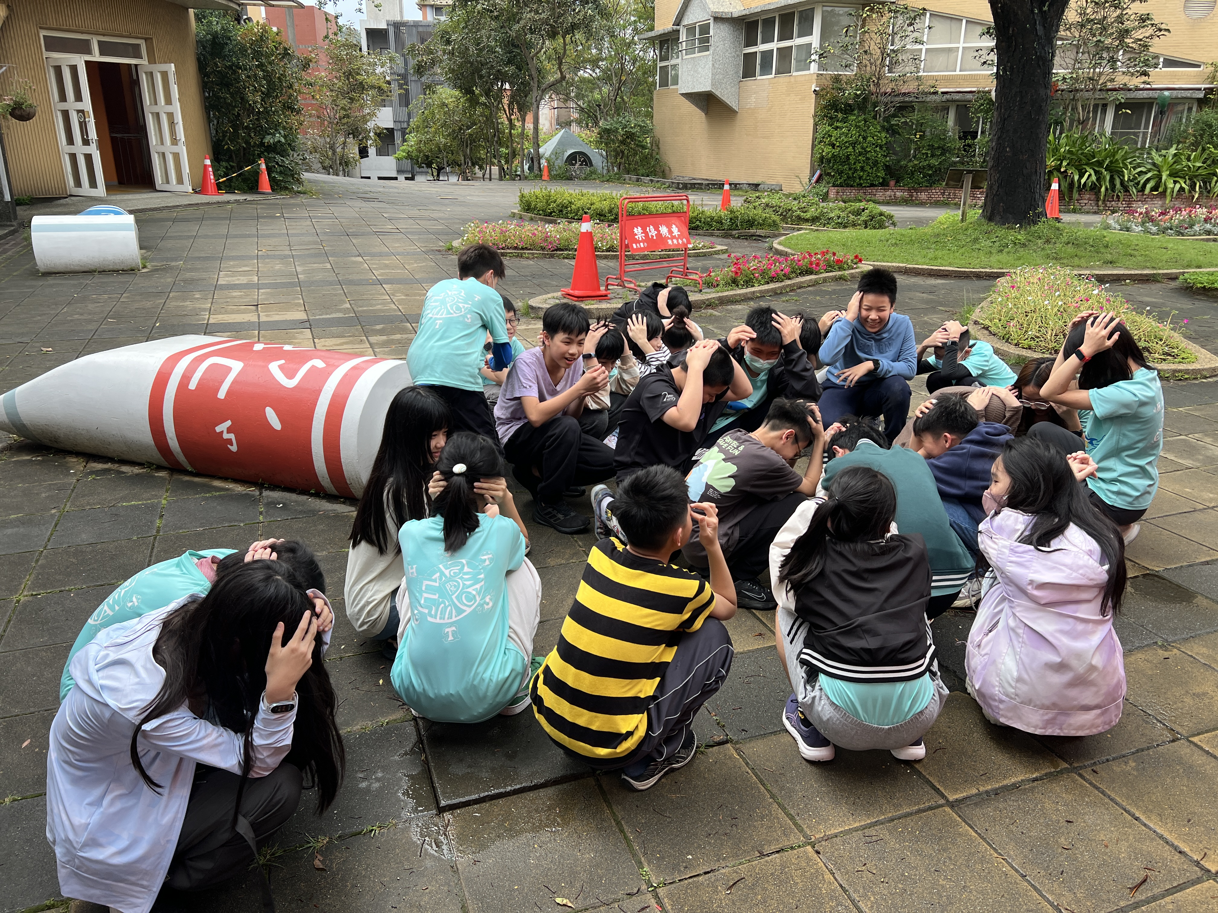 搭乘大客車逃生演練活動照片