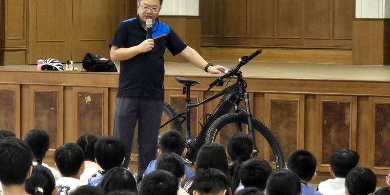 竹小自行車安全宣導-保腦教育
