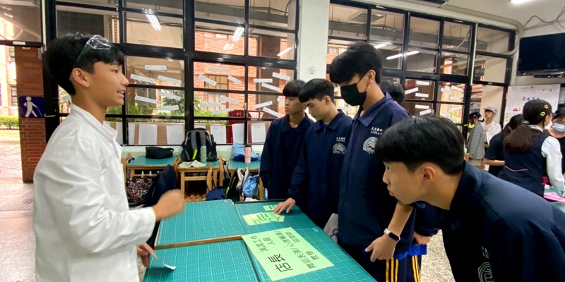 三民國中36周年校慶創課活動~生涯發展教育關卡闖關人潮絡繹不絕