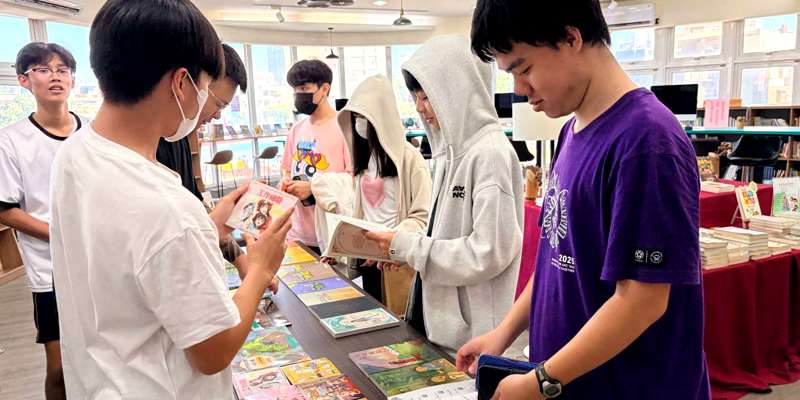 竹光國中舉辦本土語言書展　響應推廣母語教育　培養學生文化認同