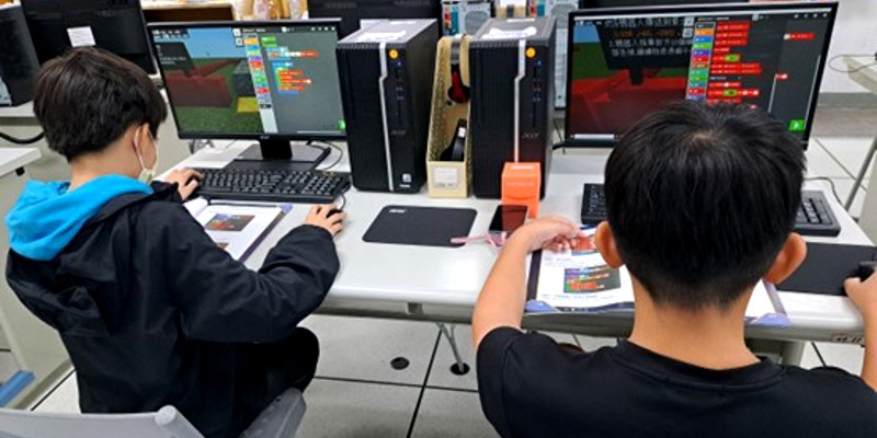 三民國小多元社團活動充實學生興趣～麥塊程式社團