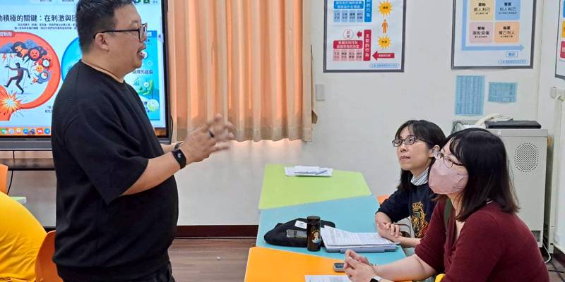數位賦能，領航自主學習：竹光國中陳乃誠老師示範「習慣一：主動積極」教學