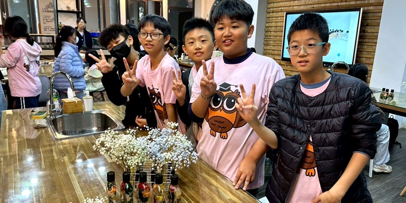 小小花藝師~從化工技術到花藝創作 職涯探索新體驗