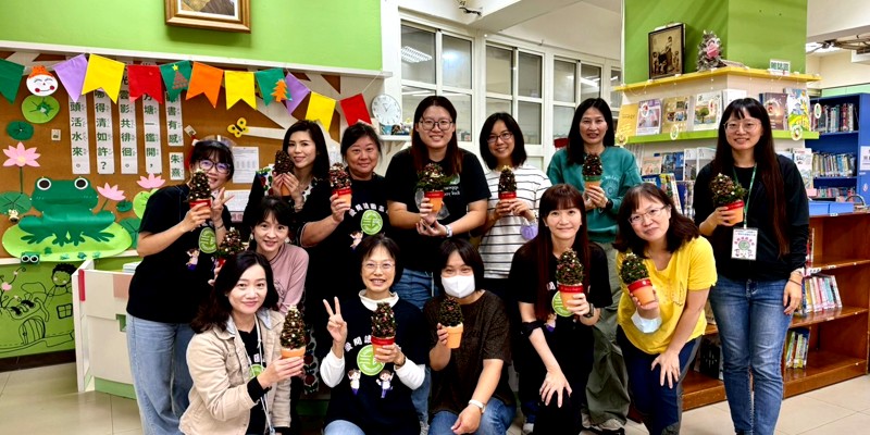 🎄圖書館志工手作花藝 溫馨迎接聖誕月🦌