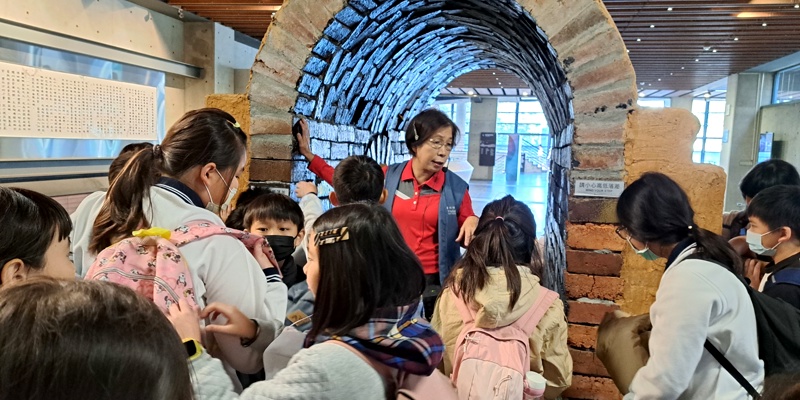 青草湖國小四年級美感教育參訪 走進鶯歌陶瓷博物館體驗陶藝之美