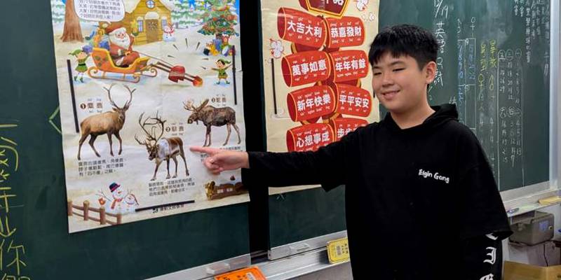 六年級學生以客語介紹聖誕文化　自信站上舞臺展現語言力