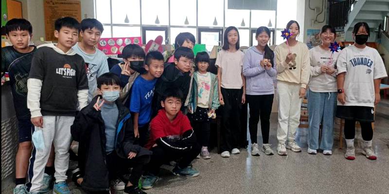 音符點亮書屋　竹蓮聖誕音樂會溫馨登場🎶