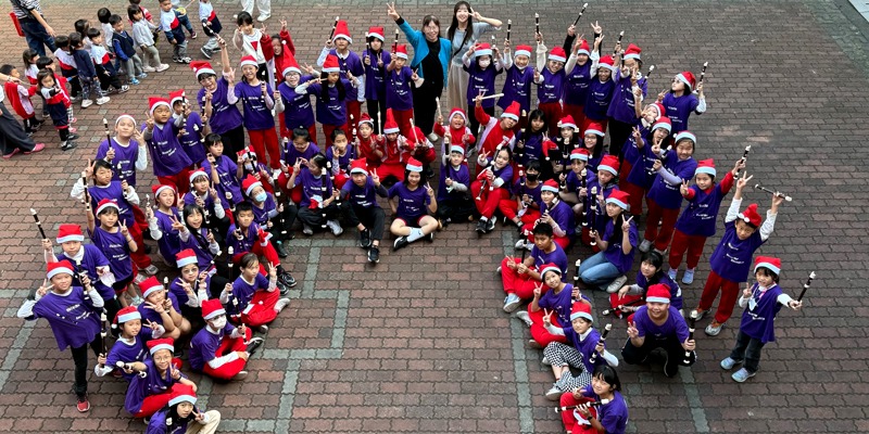 新竹國小直笛團聖誕快閃演出-直笛音符 聖誕飛舞