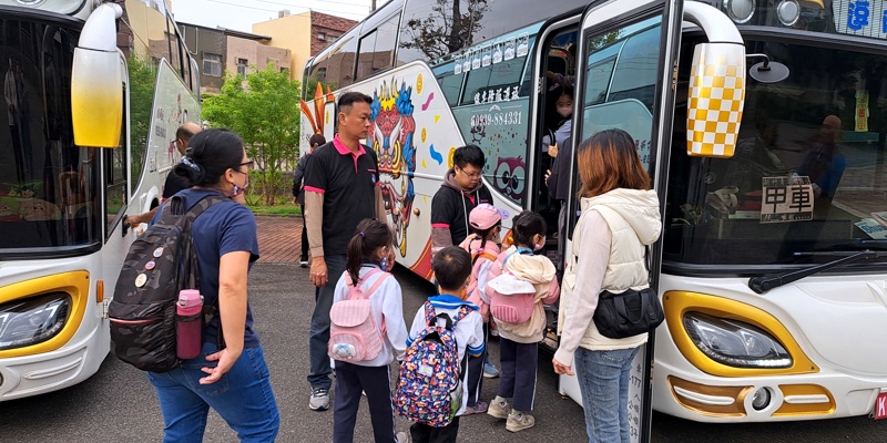 青草湖國小附設幼兒園落實防災教育 校外教學前實施逃生演練守護幼兒安全