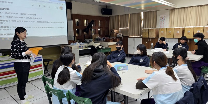 內湖國中114-1 技藝班(家政職群)第十次課程(11/27)：幼保－紙偶