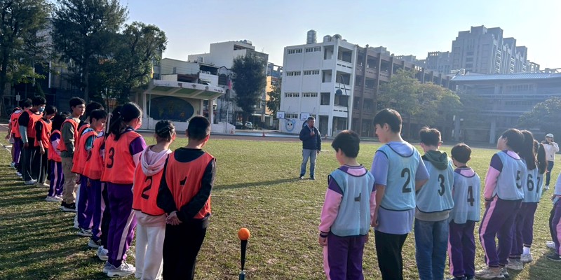 綠草地上的熱血拼搏：六年級樂樂棒球錦標賽