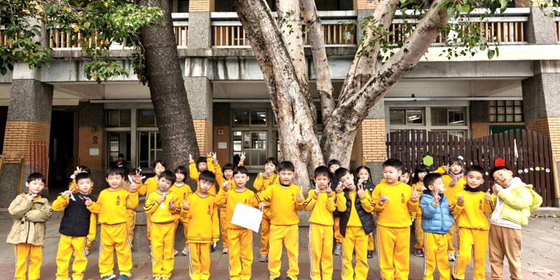 一年級校本園園不絕課程~樹下朗誦趣(語文軸)