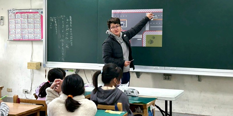南寮國小交通安全教育-<<路口磁版>>學習體驗
