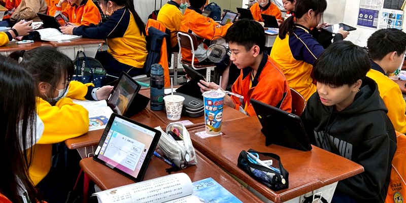 從懷舊書寫到節慶素養──七年級國文課〈鬧元宵〉共學展現學習力