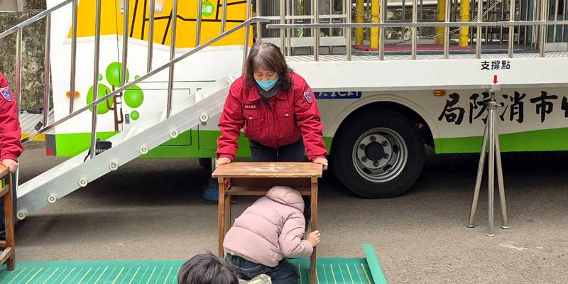 四年級消防護照闖關活動4-地震體驗站