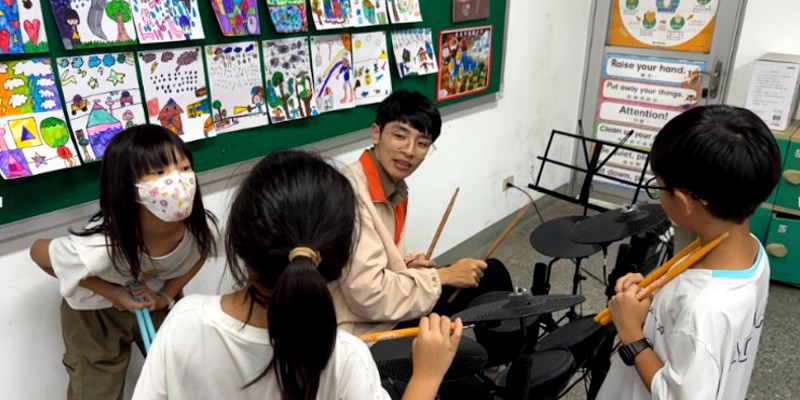 擊出青春節奏！爵士鼓社團期末成果 孩子在樂聲中找回自信與專注