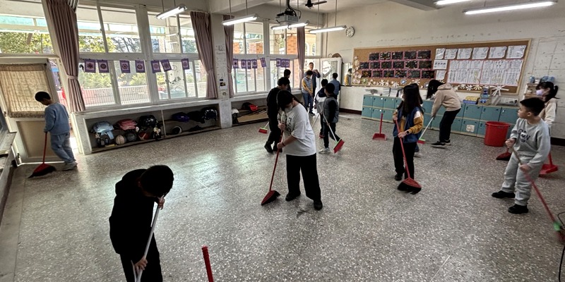 南隘國小響應「115年國家清潔月」 師生齊心動手　迎接乾淨又安心的新年