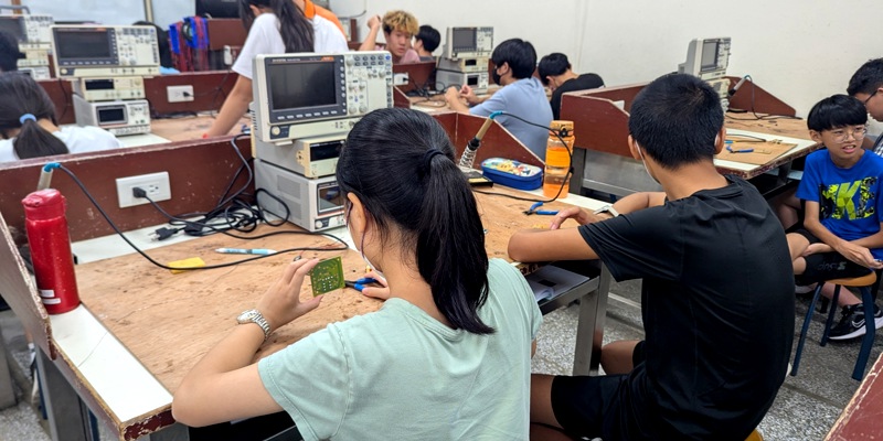 建功高中114學年第一學期技藝教育課程電機電子職群上課狀況系列報導之一（職群概論與職業安全）