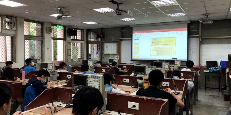 建功高中114學年第一學期技藝教育課程電機電子職群上課狀況系列報導之三（音樂盒及警報器實作）