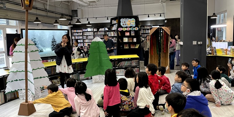 關東國小社區共讀站寒假獻禮 外師攜手學童演繹《納尼亞傳奇》