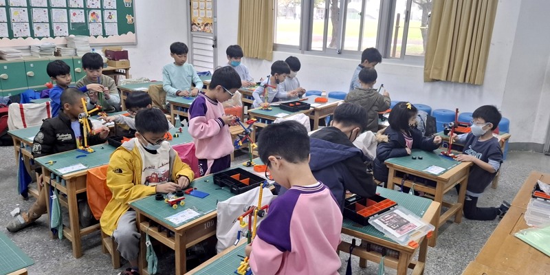 動手做科學！「樂高動力機械」熱潮席捲校園，開啟孩子無限想像空間