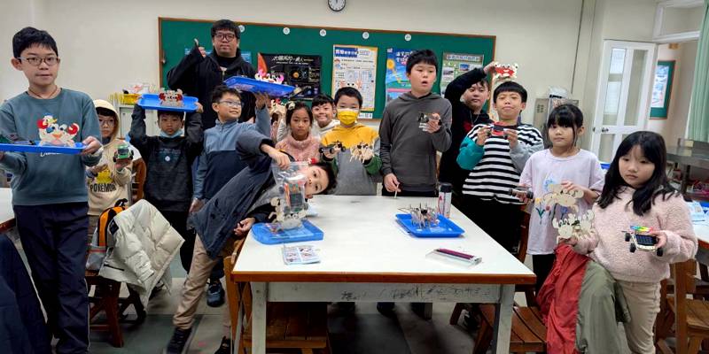 陽光國小寒假科技營 學生動手做中學 克服難關玩創意