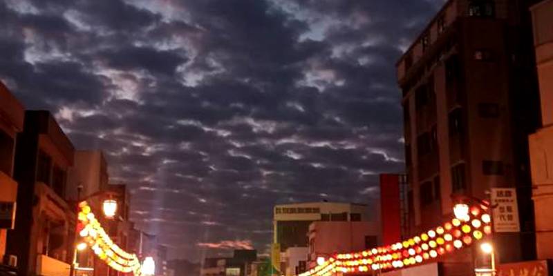 樂學迎春・竹蓮國小師生以光示感恩 點亮竹蓮寺