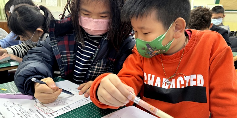 戴上哆啦A夢的「轉念眼鏡」用魔法句型轉動情緒