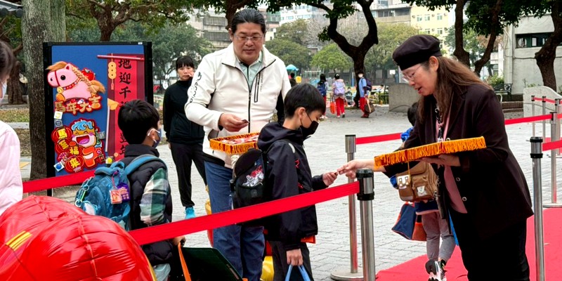 龍馬精神開學趣！新竹國小馬年熱鬧開學，期許學子一馬當先