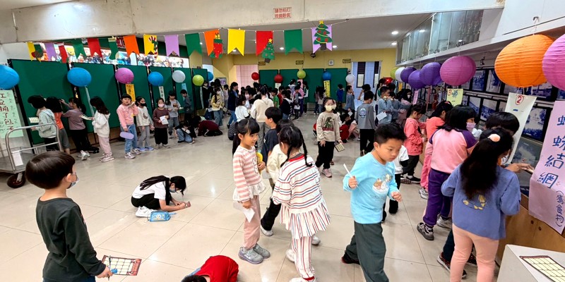 燈謎動動腦、快樂過元宵！三民國小校史室變身智慧殿堂