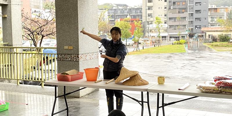 寒雨中傳承綠意：五年級親師生合力完成食農插秧儀式🌾