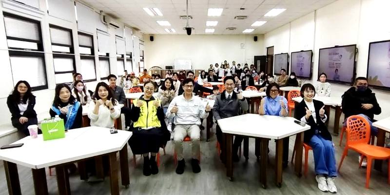 東門附幼辦理班親會暨幼小銜接親職教育  攜手家長陪伴孩子  自信迎向小一