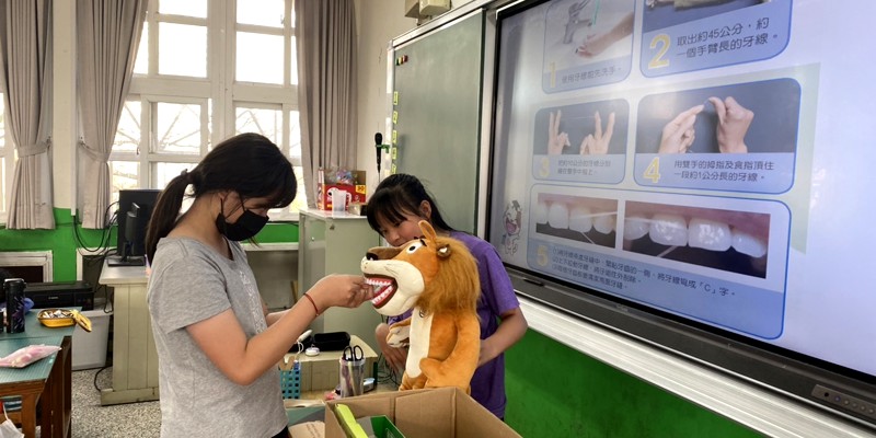 感謝鈺欣老師在五年06班進行健康促進口腔保健宣導教學