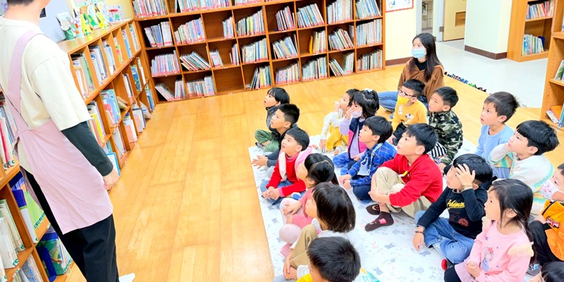 小星星參觀華婉圖書館
