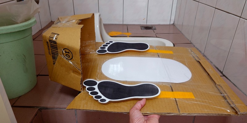 【如廁教育宣導】腳尖對齊馬桶頭，乾淨校園一起守！