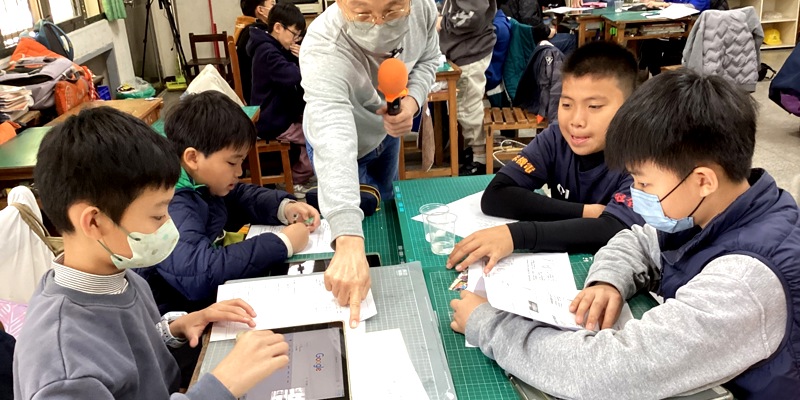 【醃蘿蔔裡的科學祕密】香山國小自然課超吸睛！鍾佑政老師帶學生玩數位、解密滲透壓
