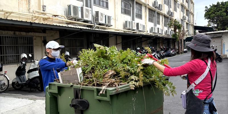 前警衛室後面及車道邊環境整理