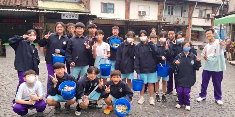 內湖國中辦理內湖社區撿菸蒂活動