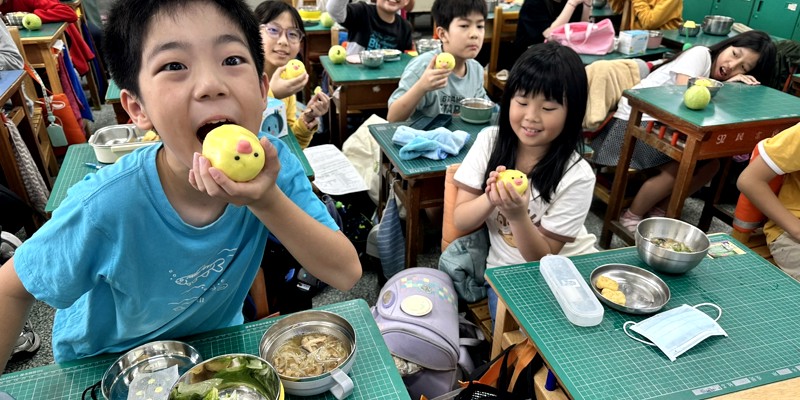 民富童樂會~小鴨包療癒登場，民富兒童節笑聲滿教室
